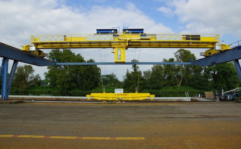 Firmy parają się wytwarzaniem maszyn dysponują w propozycji standardowe warianty