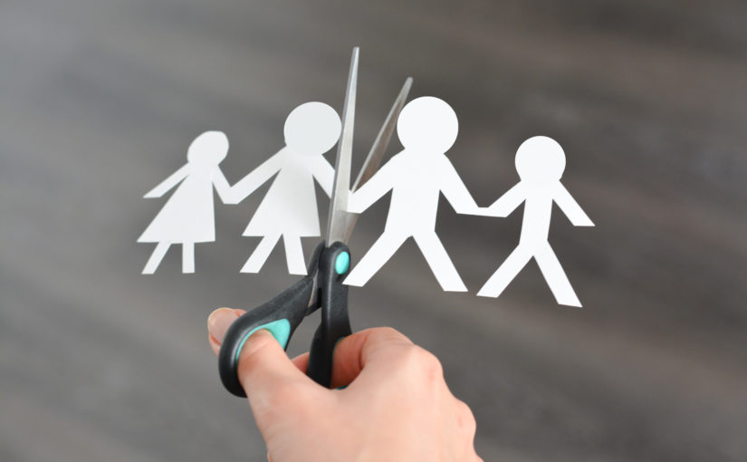 Mecenas to obrońca, którego zobowiązaniem jest doradztwo wskazówek z kodeksów prawnych.