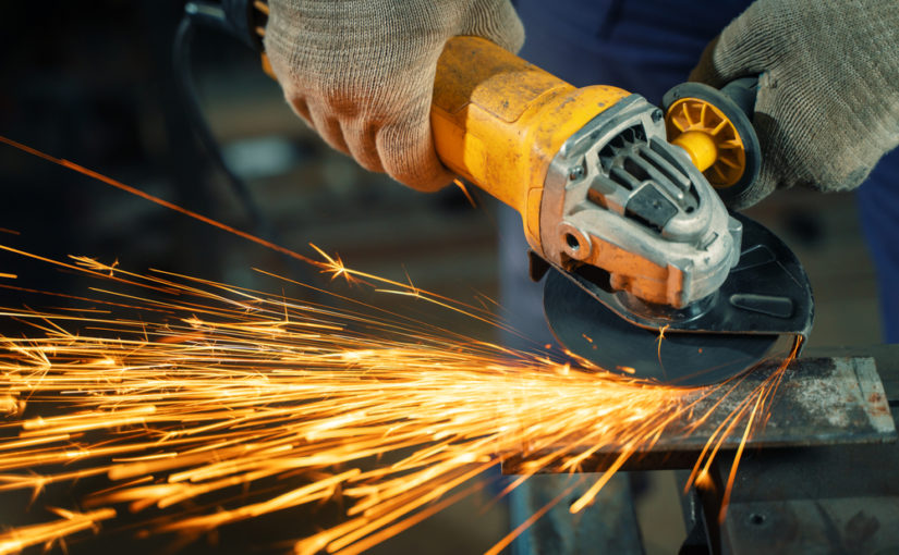 Innowacyjne podejścia w wytwórczości śrub i wkrętów – jak przekształciły się metody wytwórczości w minionych latach?